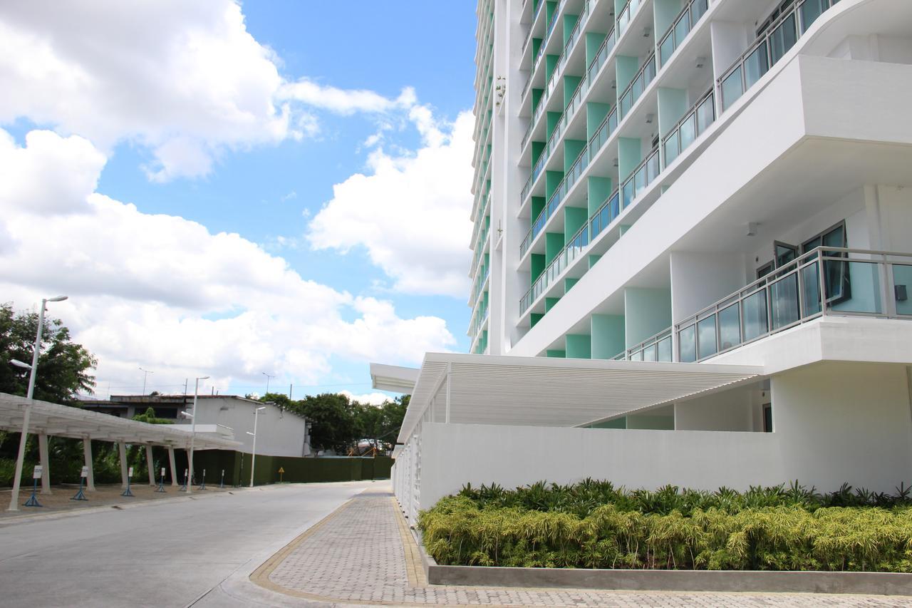 Azure Tropical Paradise Manila Exterior photo