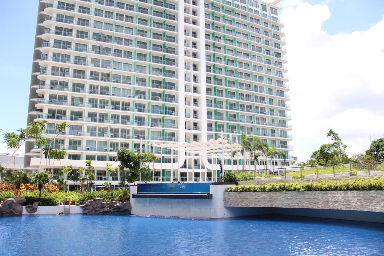 Azure Tropical Paradise Manila Exterior photo